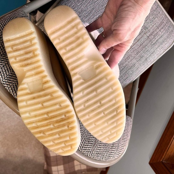 Linda Lundstrom winter boots gold sz 7. - Picture 3 of 6